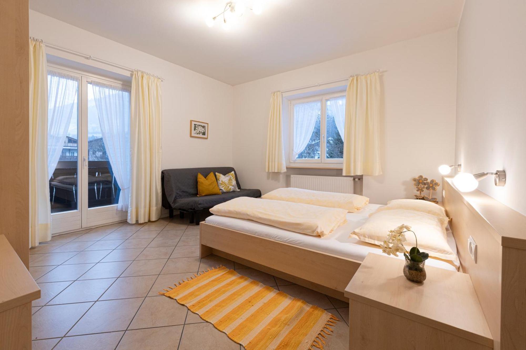 Margit Apartment *